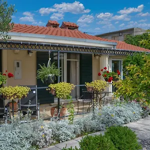  Ferienhaus Issa - 2 Min Walk To